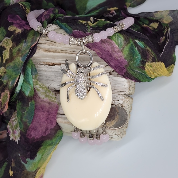 Natural Stones Rose Quartz Spider 🕷 Pendant Jewelry Silver Necklace - Picture 8 of 11